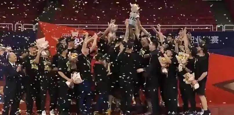 法媒透露，巴黎已经与球员就一份新的为期五年的续约合同达成一致，现在需要做的就是等到明年3月8日球员年满18周岁，随后将正式签订续约合同。